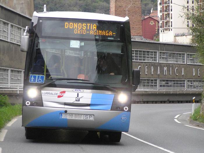 Azaroaren 14rako deituta dagoen greba dela eta trenen eta autobusen gutxieneko zerbitzuak %30ekoak izango dira 
