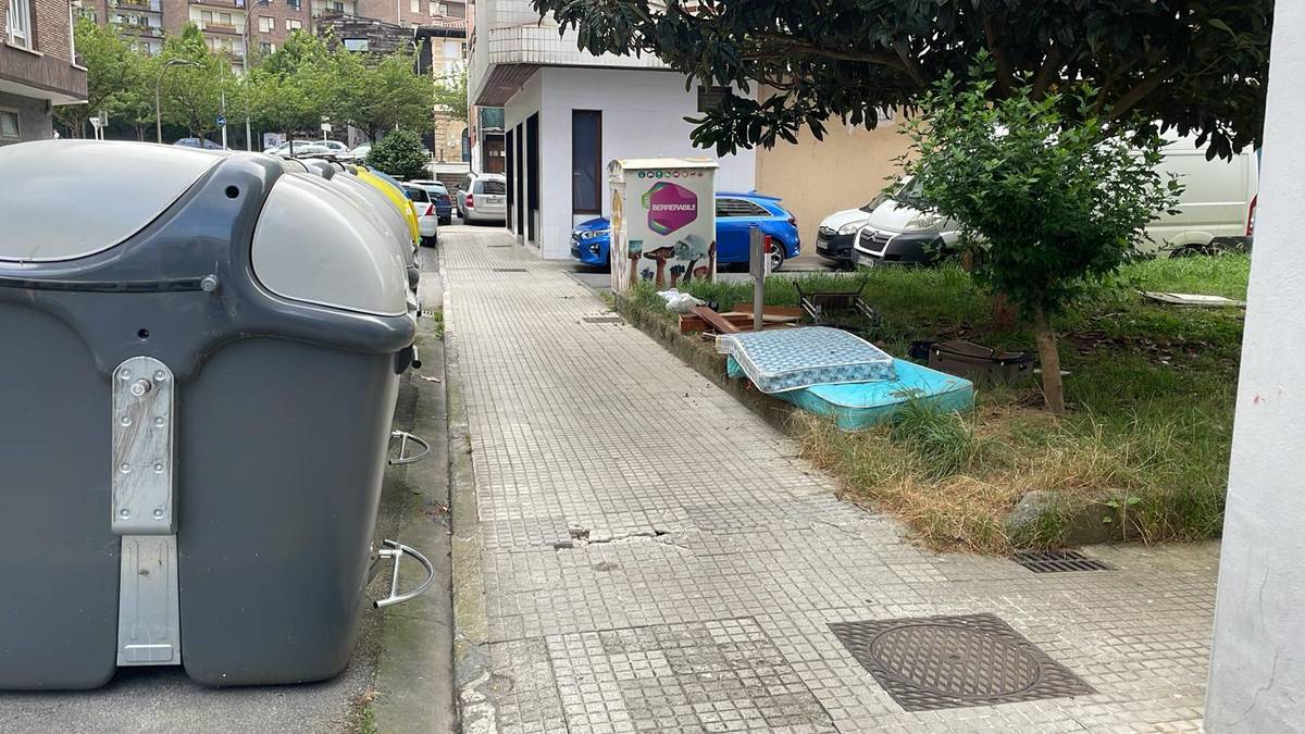 Kejie ta desditxie: "Zaborra pilatuta Iraurgi kalean"