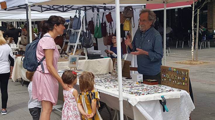 Jende asko izan da artisau azokan