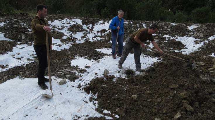 Zumaiako hezeguneak ezagutu eta egokitzeko auzolana izango da larunbatean