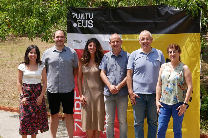 Zumaiako Udalak eta PuntuEus Fundazioak hitzarmena sinatu dute, euskara ingurune digitalean sustatzea xede