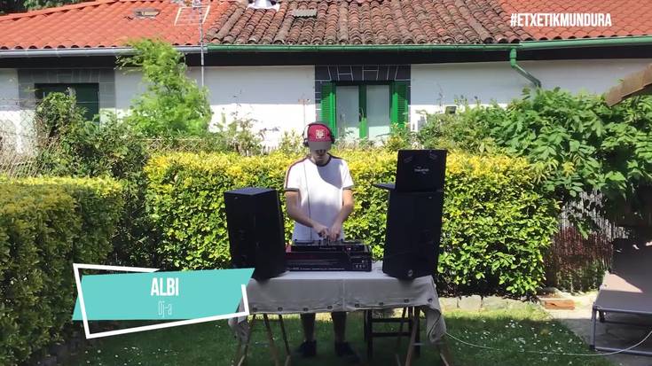 Dj Albi, etxetik mundura