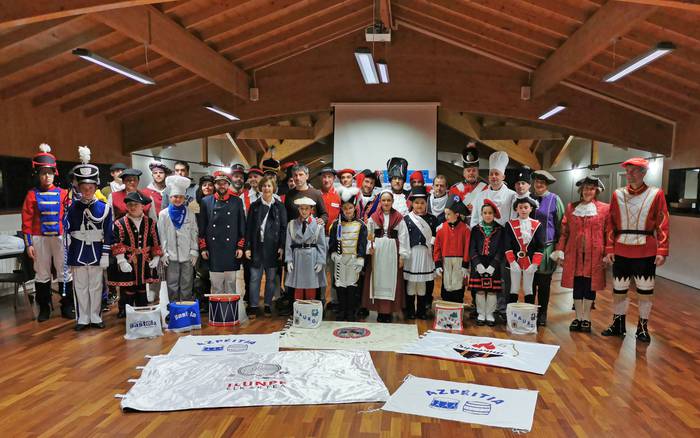 Aurkezpen jendetsua danbor festa jendetsuenarentzat