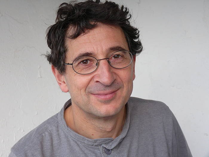Juan Luis Zabalak irabazi du Kutxa Irun Hiria eleberri saria 'Txistu eta biok' lanarekin