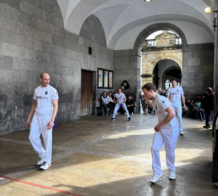 Iparragirre eta Aranburu nagusi, pilota goxoko Gipuzkoako Txapelketaren Azkoitiko lehian
