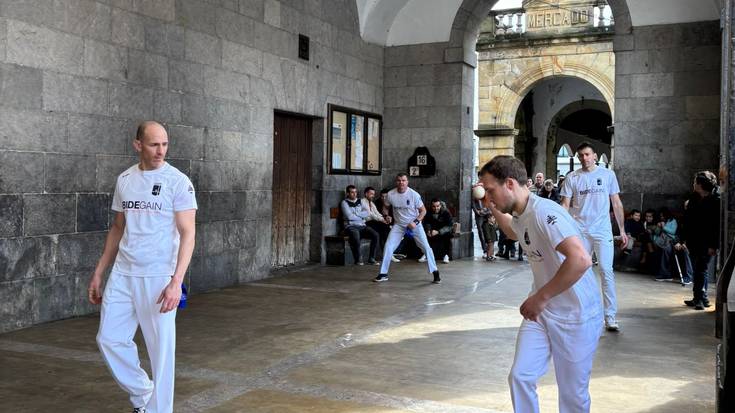 Iparragirre eta Aranburu nagusi, pilota goxoko Gipuzkoako Txapelketaren Azkoitiko lehian