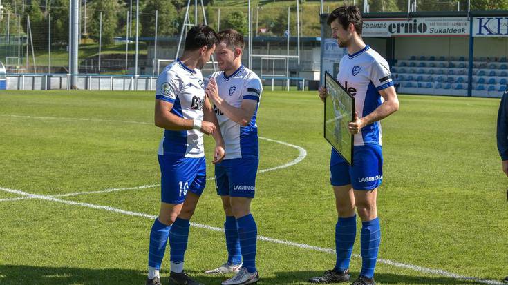 Lagun Onaken agur omenaldia jaso du Joanes Otamendi kapitainak