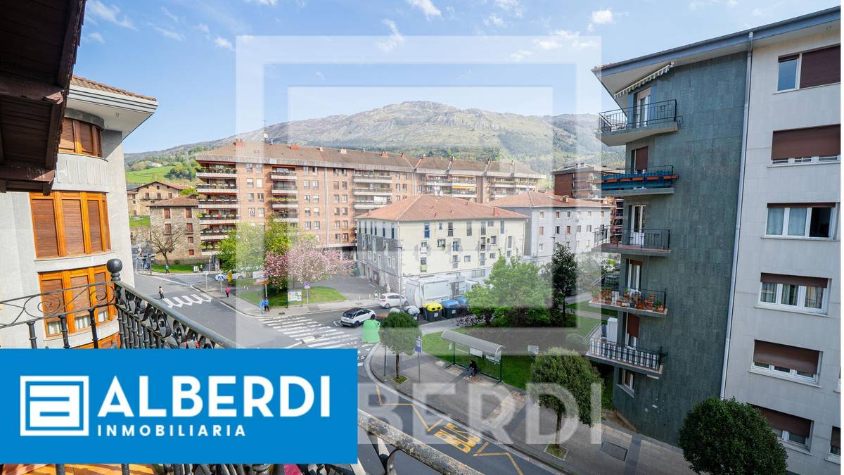 Alberdi Inmobiliaria: eraberritzeko dagoen etxebizitza Julio Urkixo etorbidean