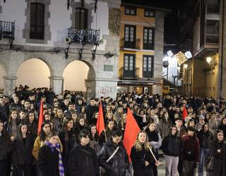Eraso matxista guztiak eta erasotzaileen inpunitatea gaitzetsi dituzte hainbat herritarrek
