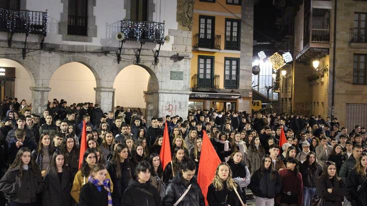 Eraso matxista guztiak eta erasotzaileen inpunitatea gaitzetsi dituzte hainbat herritarrek