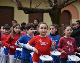 Danbor hotsez ospatu dute Floreaga ikastetxean San Sebastian eguna