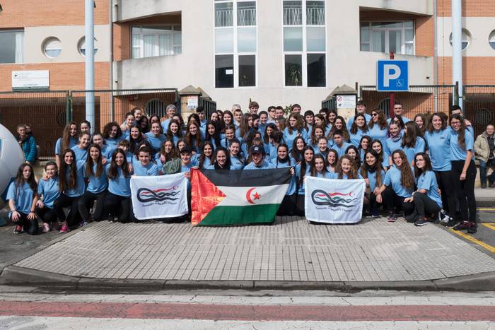 Irudietan: Desertuan bizitakoa ez da ispilatzea izan