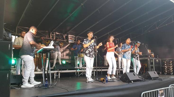 Goxua'n Salsa taldeak dantzan jarri ditu herritarrak
