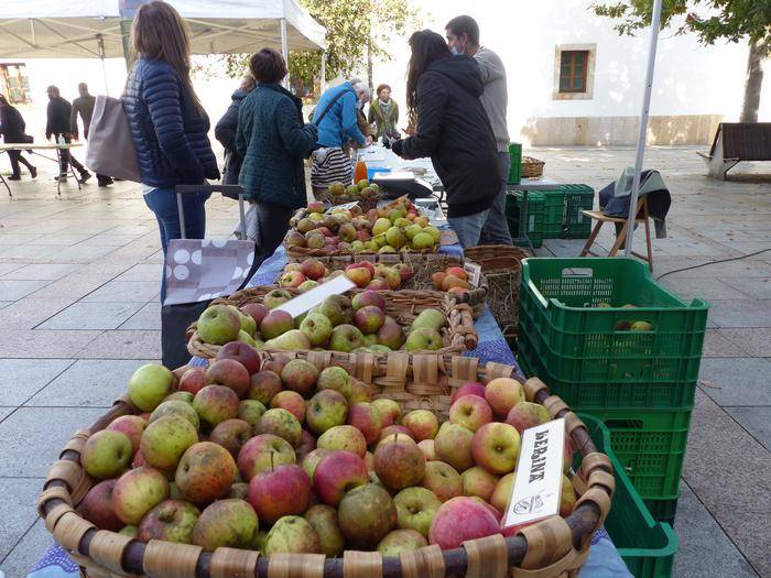 Sagar munduak merezi duen aitormena eginez, periari eutsiko diote Itziarren