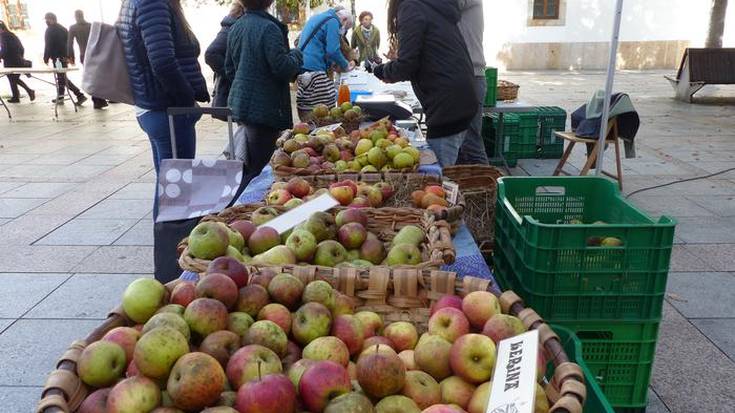 Sagar munduak merezi duen aitormena eginez, periari eutsiko diote Itziarren