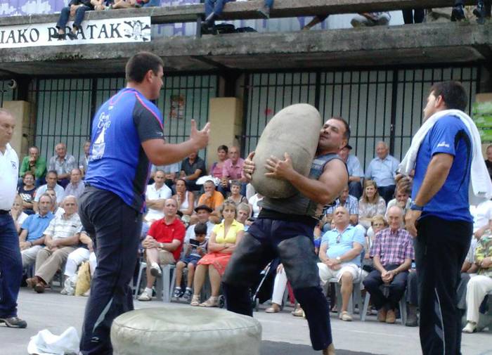 Mallabiko harri-jasotze txapelketa irabazi du Izeta III.enak