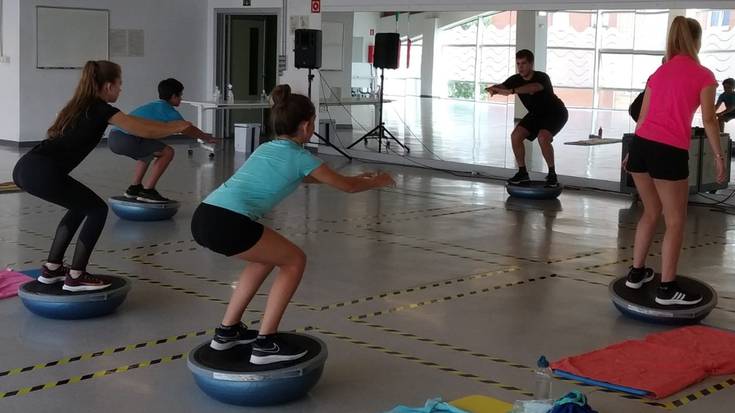Oraindik plaza libreak daude kiroldegiko lehorreko ikastaroetan