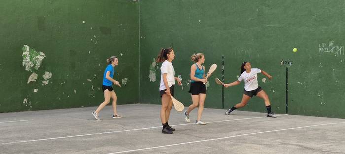 Emakumezkoen Paleta Txapelketa hasteko prest, Frontoi Txikin