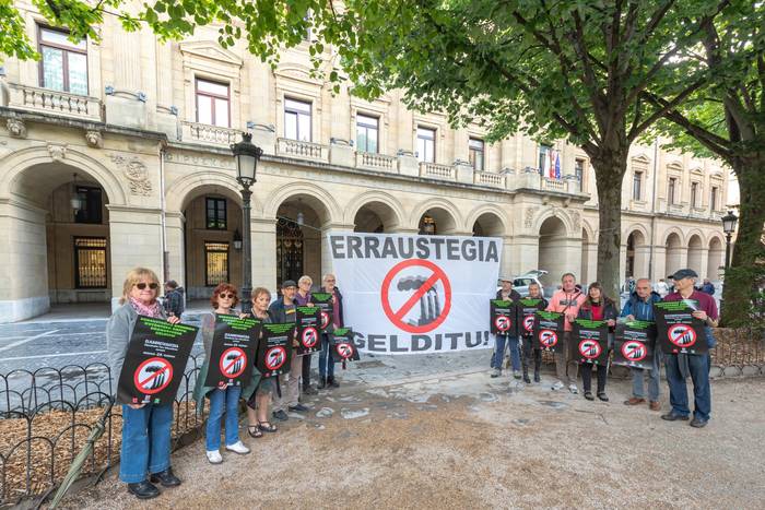 Erraustegiak egunero kutsatzen gaitu, erraustegia gelditu!