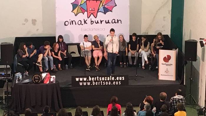 Aner Peritzek eskuratu du Euskal Herriko Eskolarteko Bertsolari Txapelketako finalerako txartela