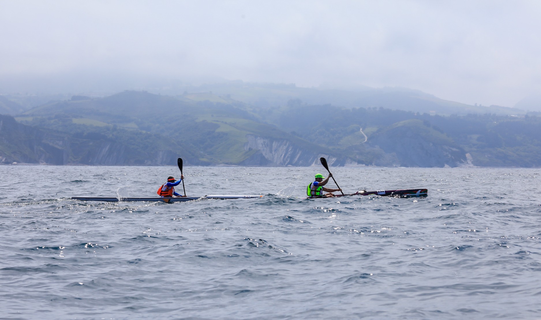Ekainaren 12an Kantabria aldera, surfski txapelketan parte hartzeko