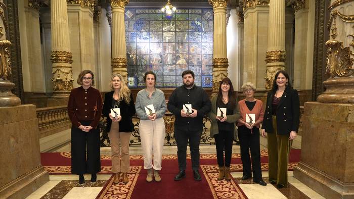 'Bizkaia maite' kantuagatik ohorezko Lauaxeta saria jaso dute Benito Lertxundik eta Jose Angel Irigaraik