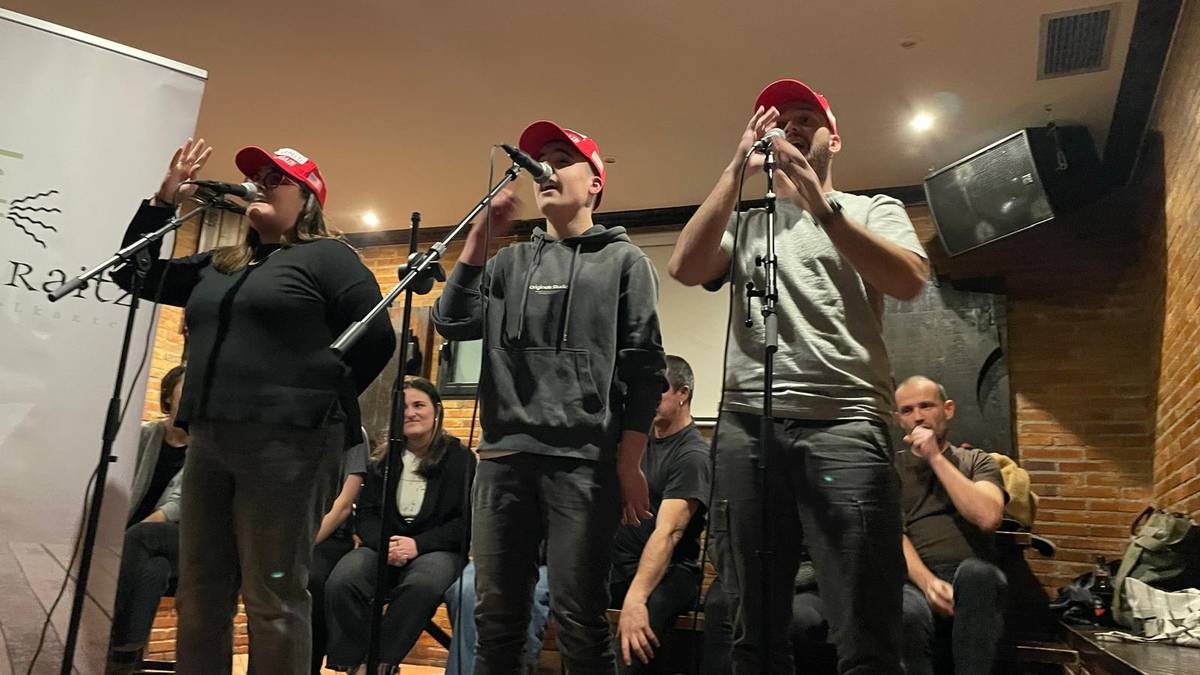 Urola Kostan ekin diote bertsotako Herriartekoari; Urola Erdian finalaurrekoetara begira jarri dira