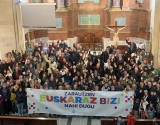 Askotariko euskaltzaleak bildu dira gaur Frantziskotarren elizan euskararen argitara