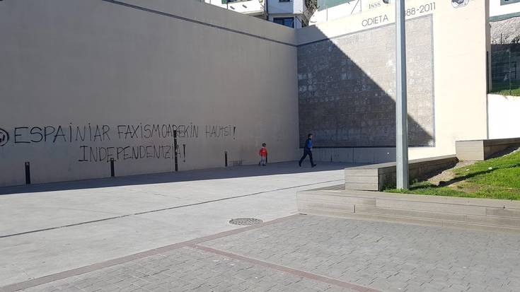 Pintadak ezabatzen hasi dira berriro, bi hilabeteren ondoren