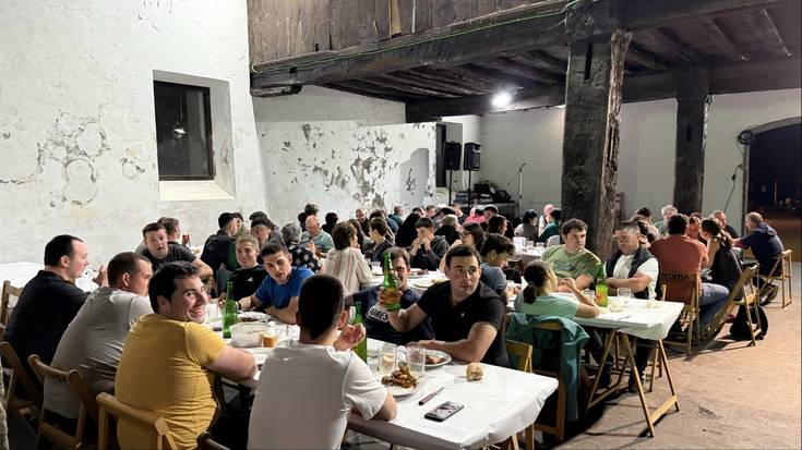 Bertso afariarekin hasi dituzte Pentekoste jaiak Martirietan