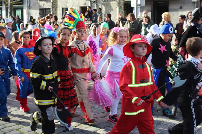 Argazki bilduma: Mozorroek hartu dute Azkoitia