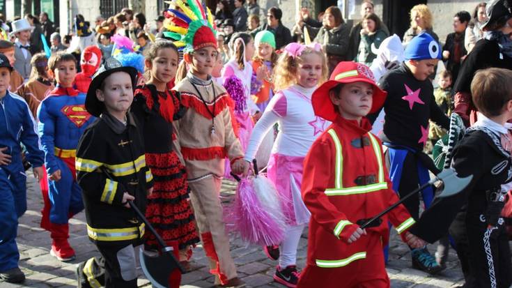 Argazki bilduma: Mozorroek hartu dute Azkoitia