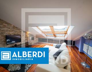 Alberdi Inmobiliaria: xarma berezia duen duplexa Kale Nagusian