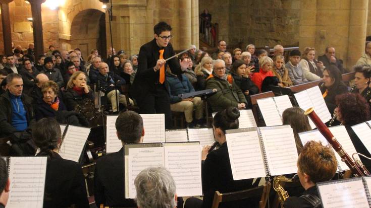 Aurtengo sanantonetako soinu bandaz gozatu dute