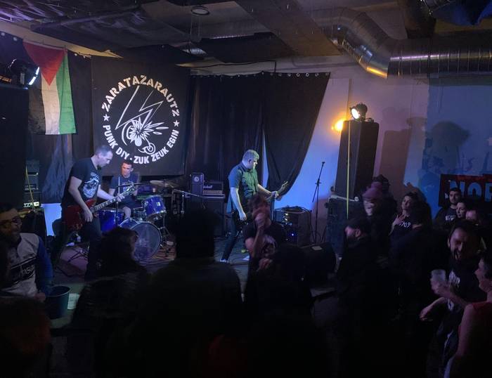 Festa antolatu dute Hiruputzun Urtezahar gauerako