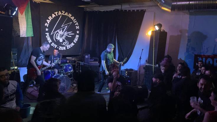 Festa antolatu dute Hiruputzun Urtezahar gauerako