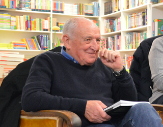 Anjel Lertxundiren ibilbide literarioa sarituko dute Irun literatura sarietan