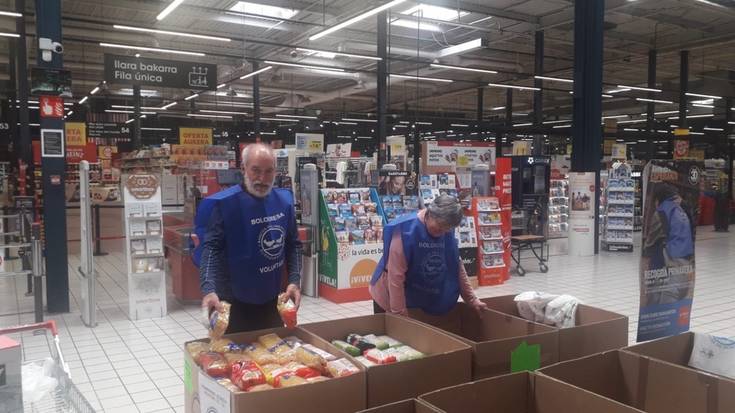 Elikagai bankua jana biltzen ari da Eroski eta BM supermerkatuetan