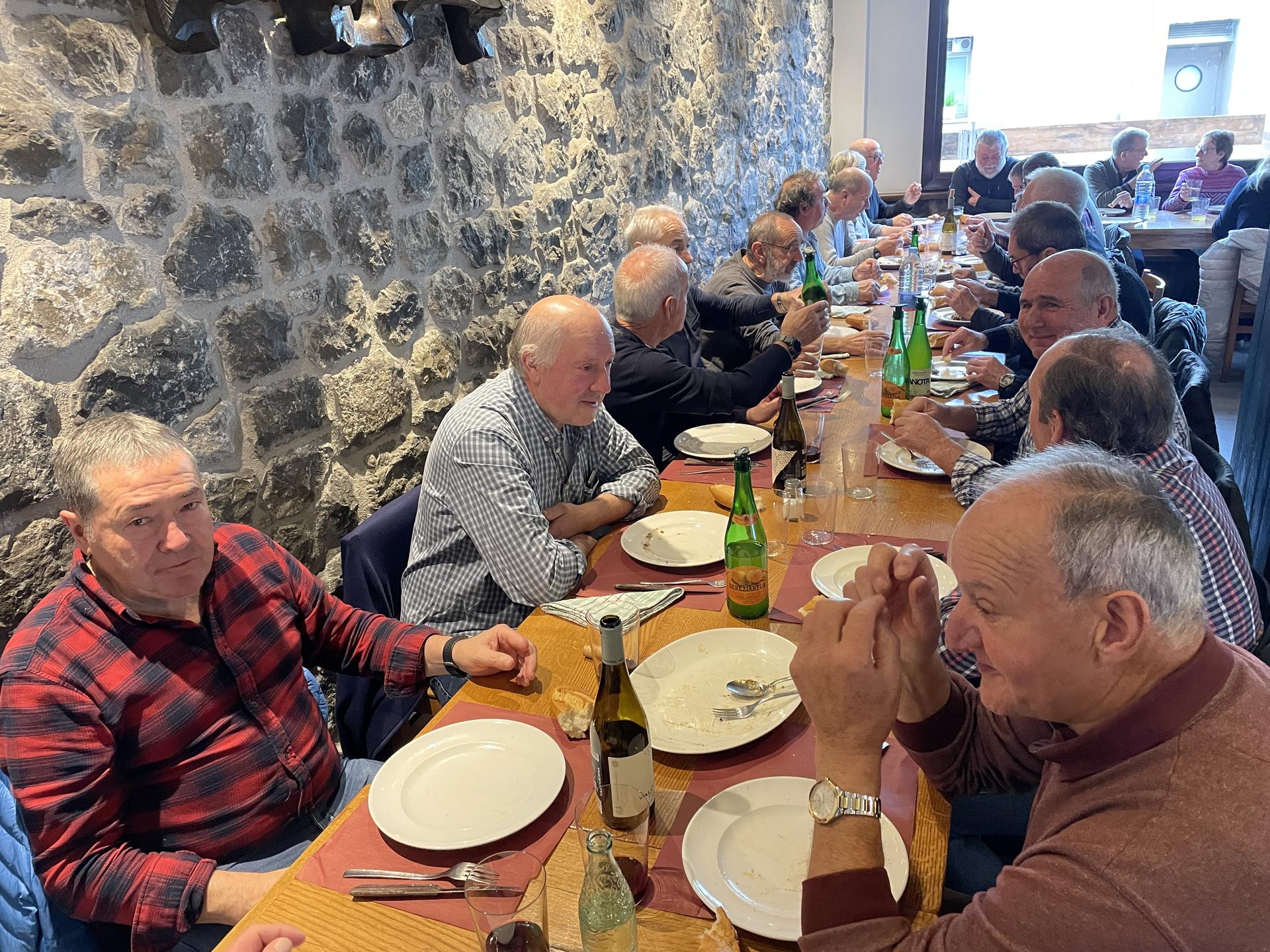 Mahai bueltan ospatu dute San Eloi eguna