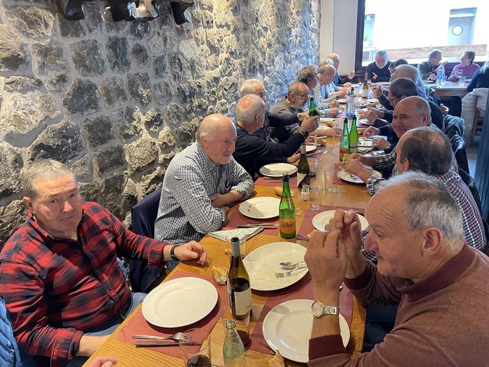 Mahai bueltan ospatu dute San Eloi eguna