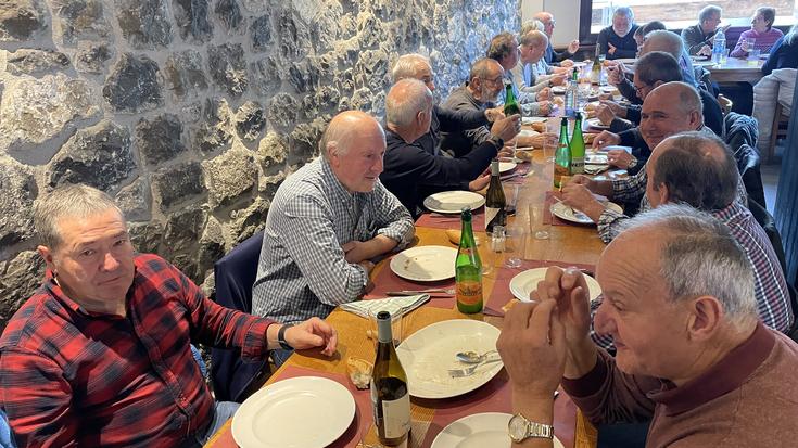 Mahai bueltan ospatu dute San Eloi eguna