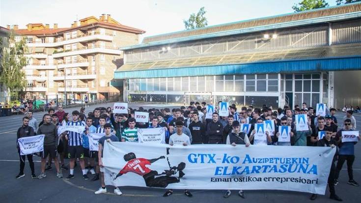 Epailearen aurrean deklaratuta, Gaztetxearen urteurreneko istiluen harira hasitako auzibidea bertan behera uzteko eskatu dute