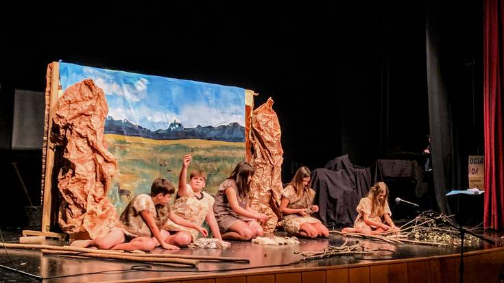 Azaroaren 25eko aldarriarekin bat egin dute Herri Eskolako DBH 1. mailako ikasleek