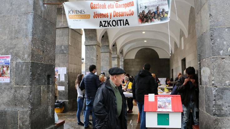 Beningo umeei laguntzeko, jendetza bildu da Kontzejupean 