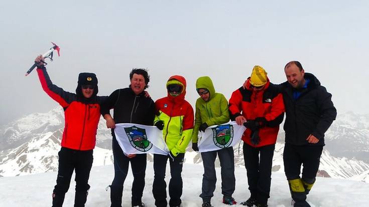 Lagun Onakeko mendizaleak Bisaurinen izan dira asteburuan