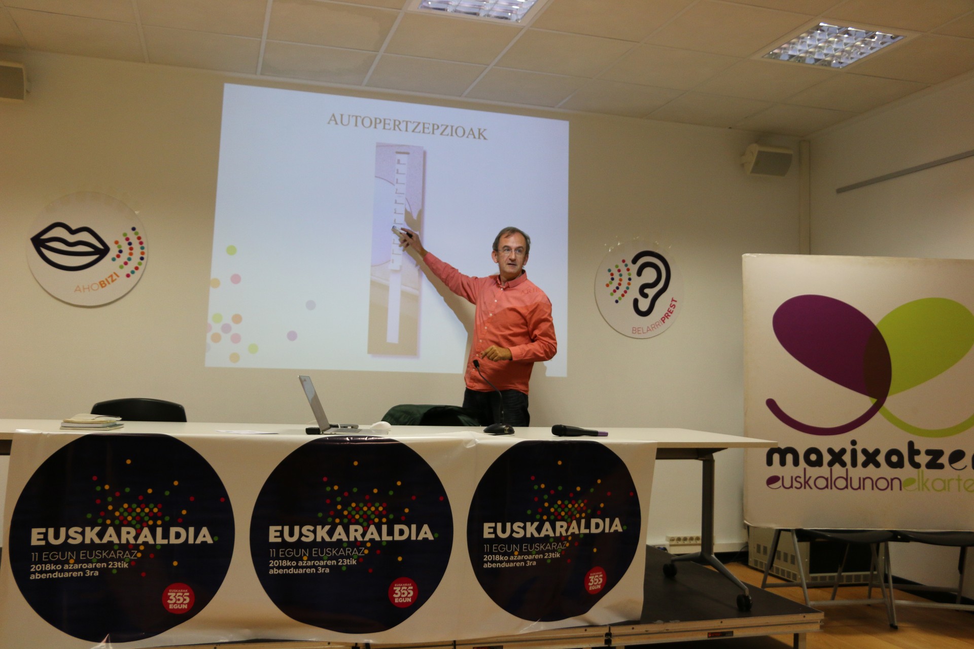 Kike Amonarriz: «Azkoitia bezalako herri euskaldunek aitzindari eta bide-erakusle izan behar dute, euskararen arnasgune»