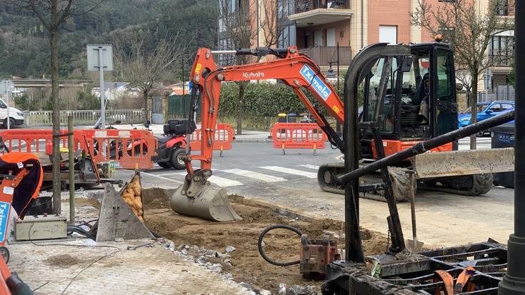 Lur azpiko zabor edukiontzien eremuak lehengoratzen hasi dira