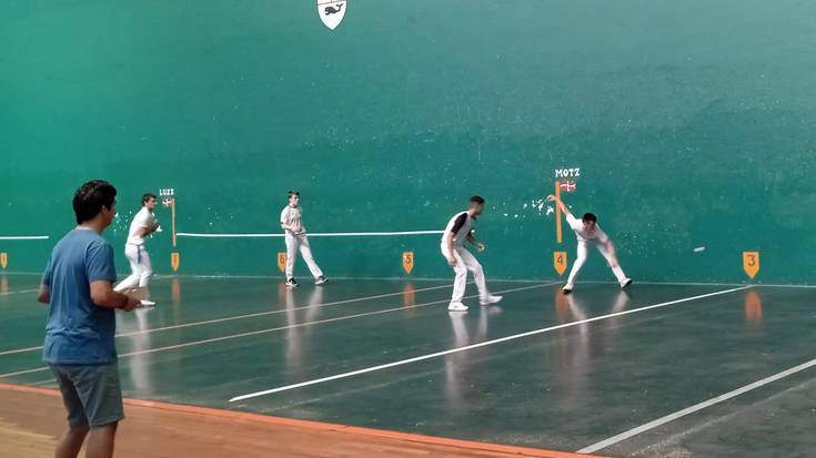 Giro ederra Zarauzko I. Esku Pilota Txapelketako bigarren finalerdietan
