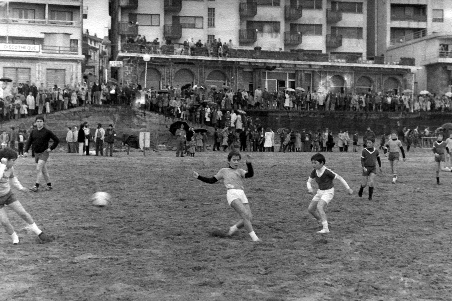 Argazki zaharren atala estreinatu du Zarauzko Hitzak