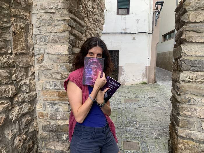 Laura Mars: "Fantasia idaztean koherentea izan behar duzu; bestela dena eroriko zaizu"